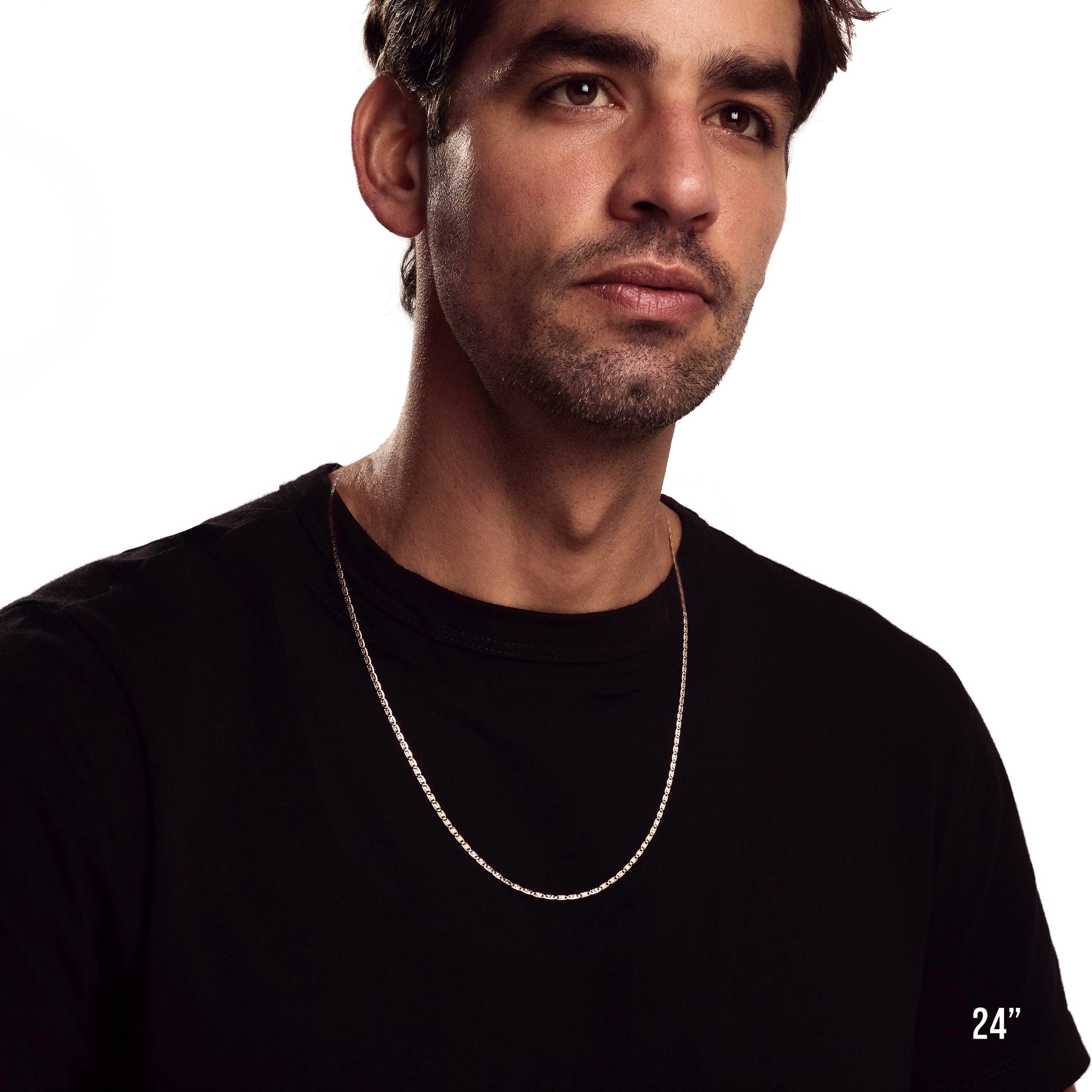 Model wearing 2mm 24” valentino chain.