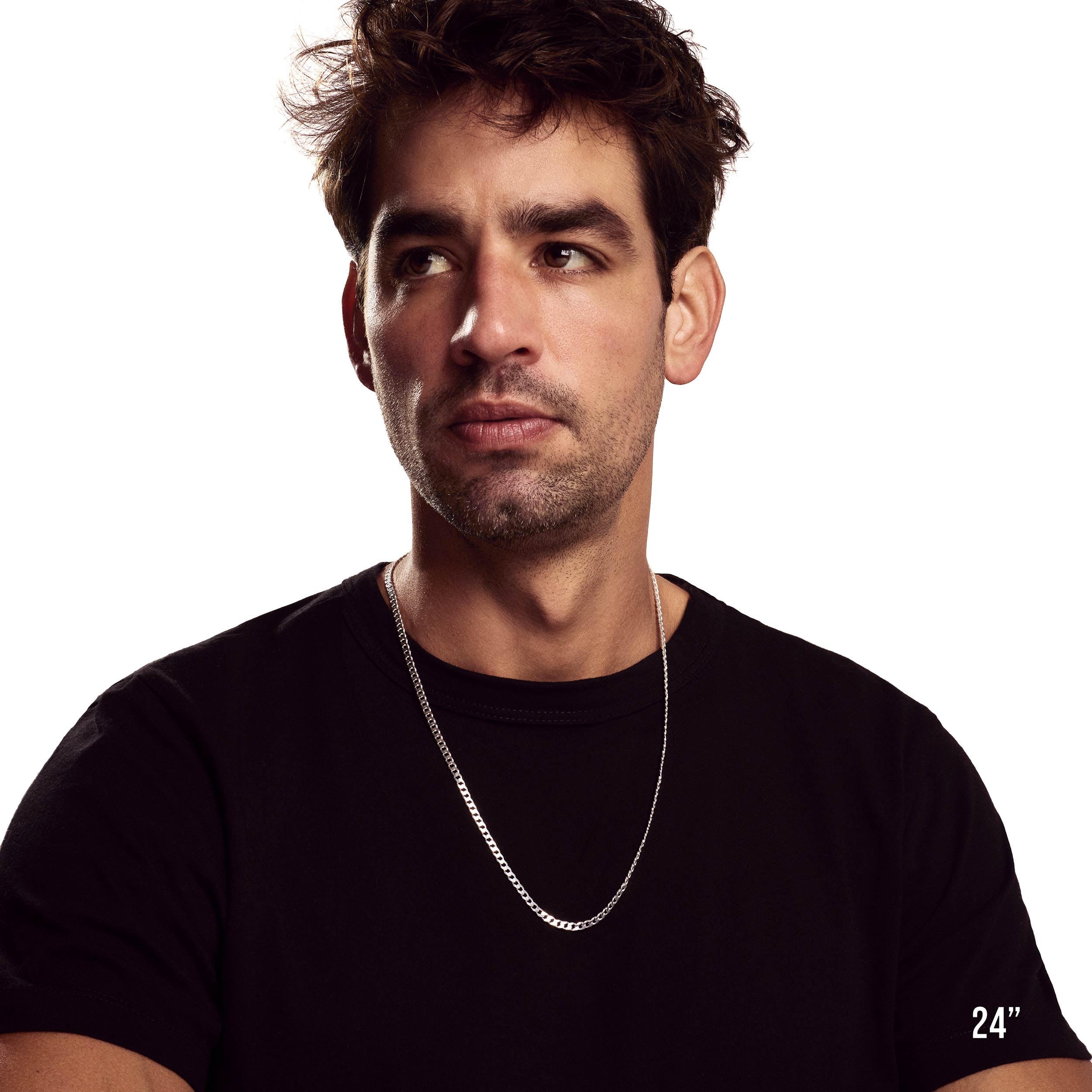 Model wearing 4mm 24” cuban chain.