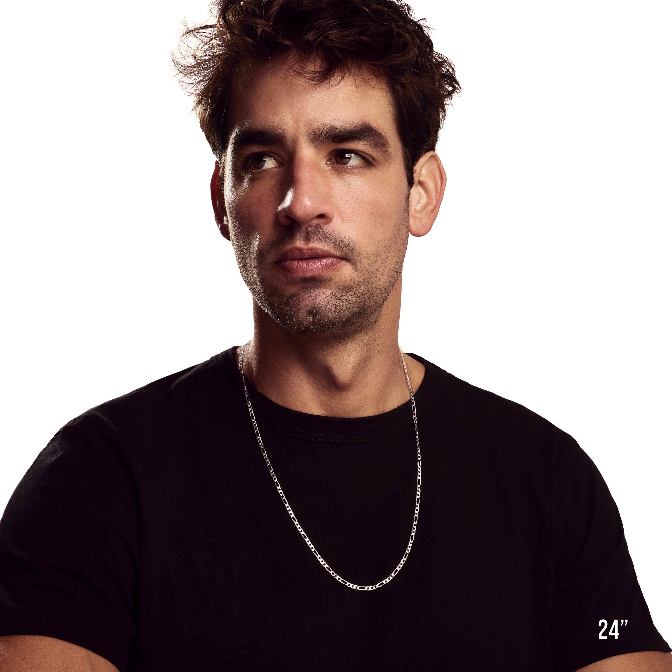 Model wearing 3mm 24” figaro chain.